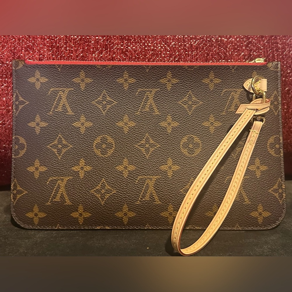 LOUIS VUITTON Neverfull Pouch